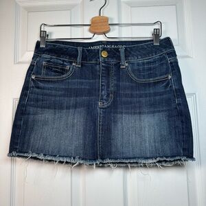 American Eagle Y2K Denim Mini Skirt Frayed Hem Low Rise Size 6